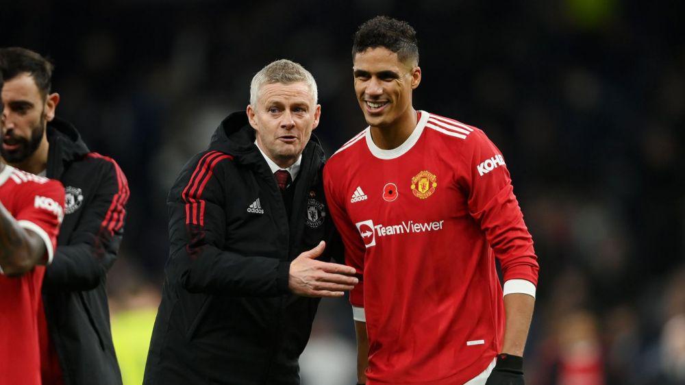 potret Ole Gunnar Solskjaer dan Raphael Varane (premierleague.com)