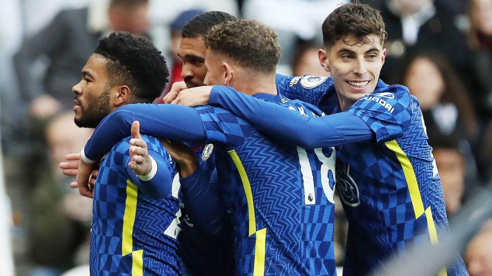 selebrasi kemenangan para pemain Chelsea (premierleague.com)