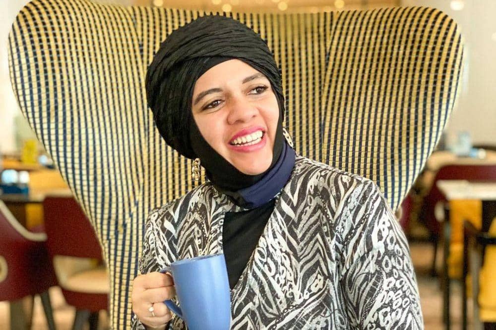 10 Potret Geni Faruk Kian Awet Muda di Usia 49 Tahun, Calon Nenek!