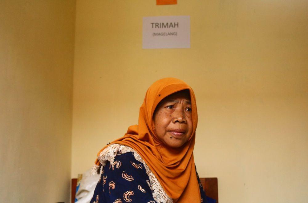 Trimah saat menceritakan awal dirinya masuk ke Griya Lansia. IDN Times/Alfi Ramadana