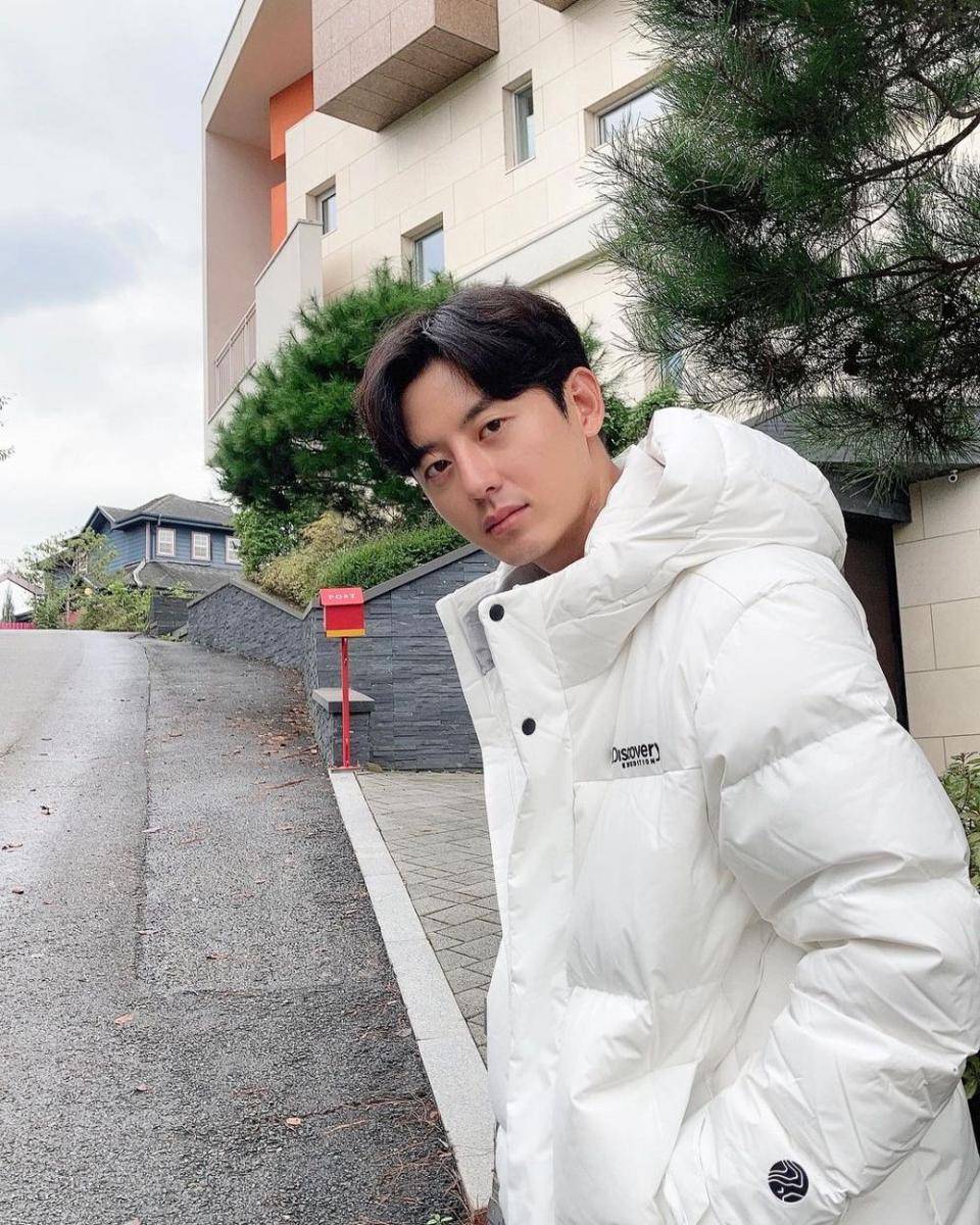 Lee Ji Hoon (instagram.com/88leejihoon)