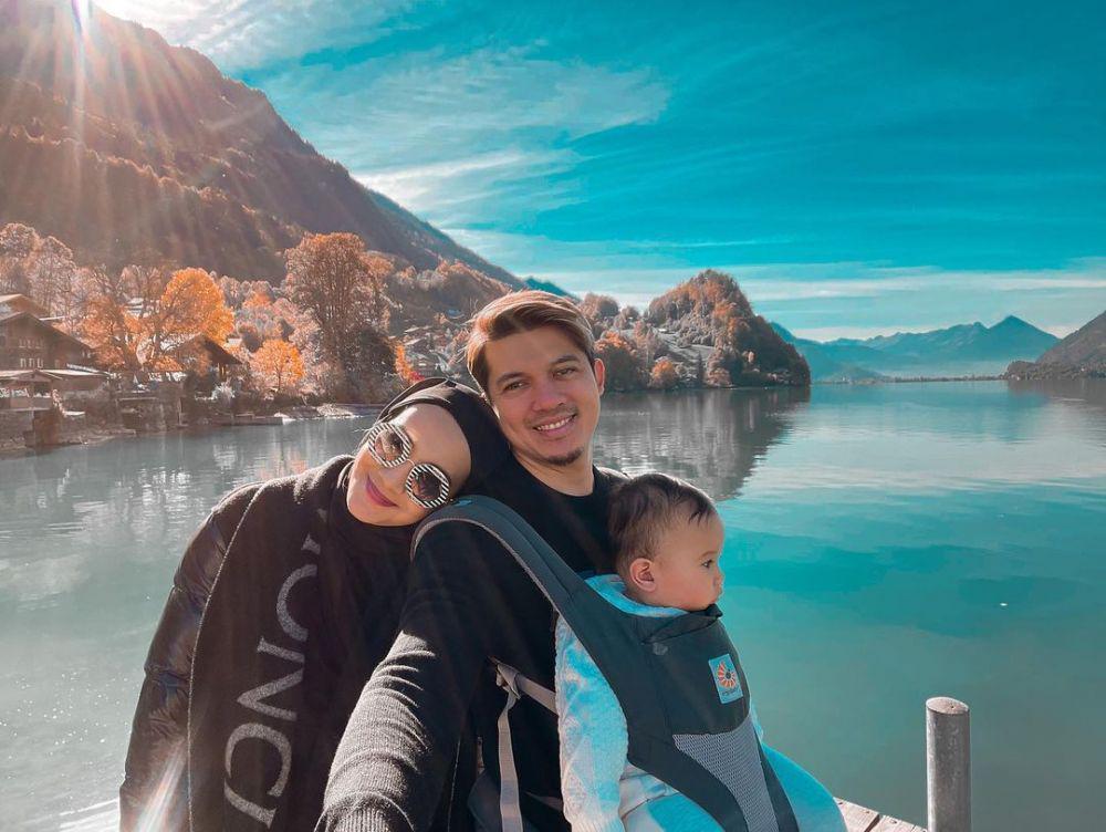 potret keluarga Zaskia Sungkar di lokasi syuting drama Crash Landing On You (instagram.com/zaskiasungkar15)