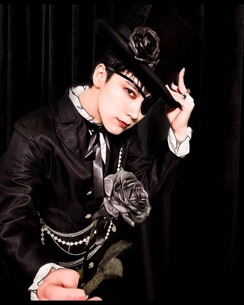 potret Ten WayV di SM Halloween House (instagram.com/smtown)