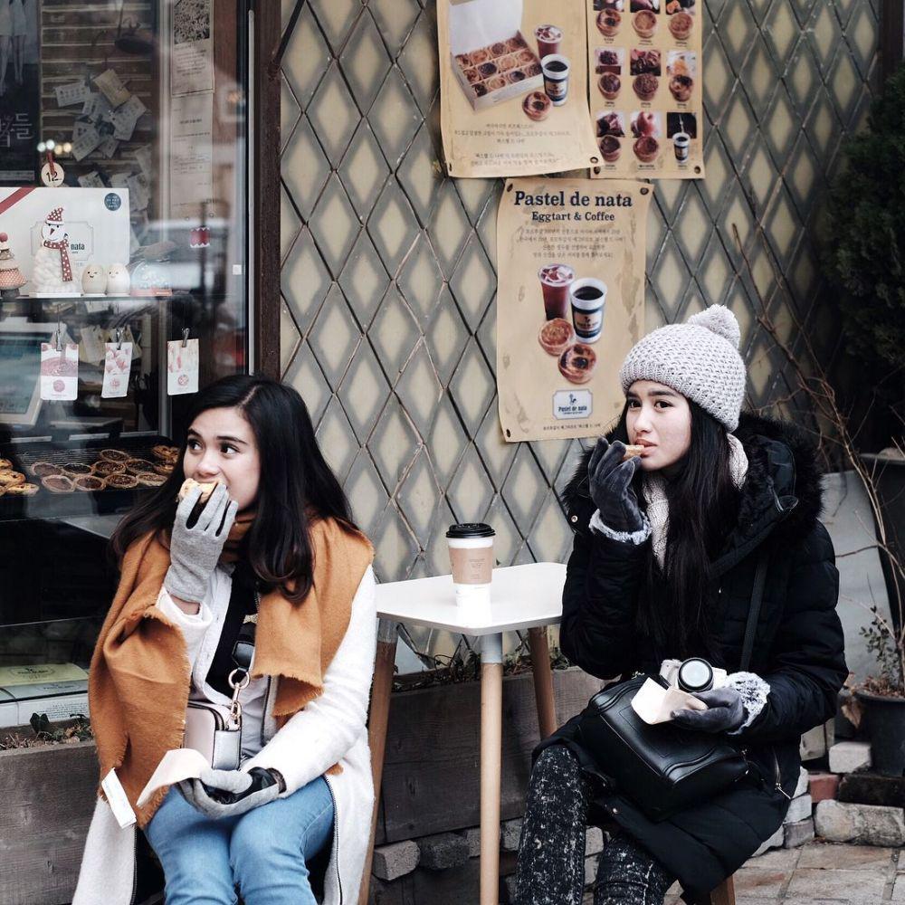 potret Audi Marissa dan Ochi Rosdiana di lokasi syuting drama The Heirs (instagram.com/audimarissa)
