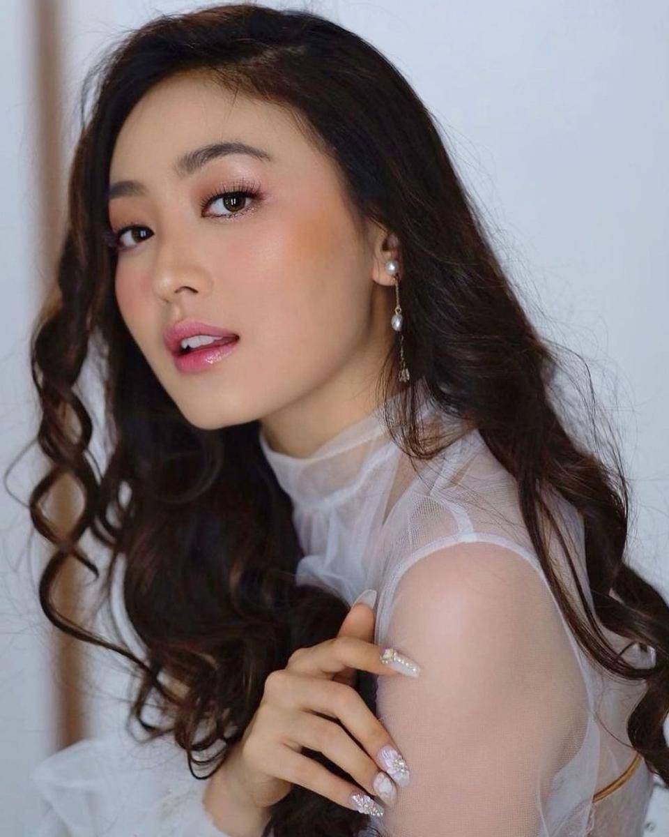 Natasha Wilona (Instagram.com/natashawilona12)