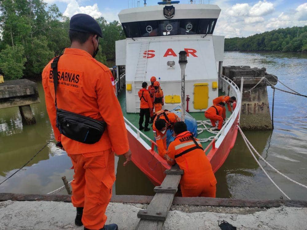 Pencarian kapal sembako dari Banjarmasin Kalsel yang mati mesin di perairan Teluk Balikpapan. Foto istimewa