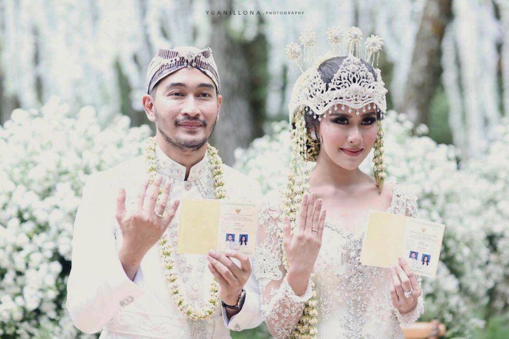 Pernikahan artis dengan adat Sunda (Yuanillonaphotography via Instagram.com/syahnazs/)