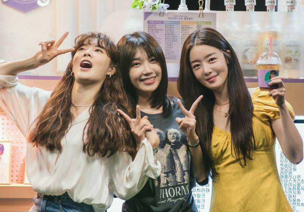 Lee Sun Bin, Jung Eun Ji, dan Han Sun Hwa yang membintangi Work Later, Drink Now (instagram.com/tving.official)