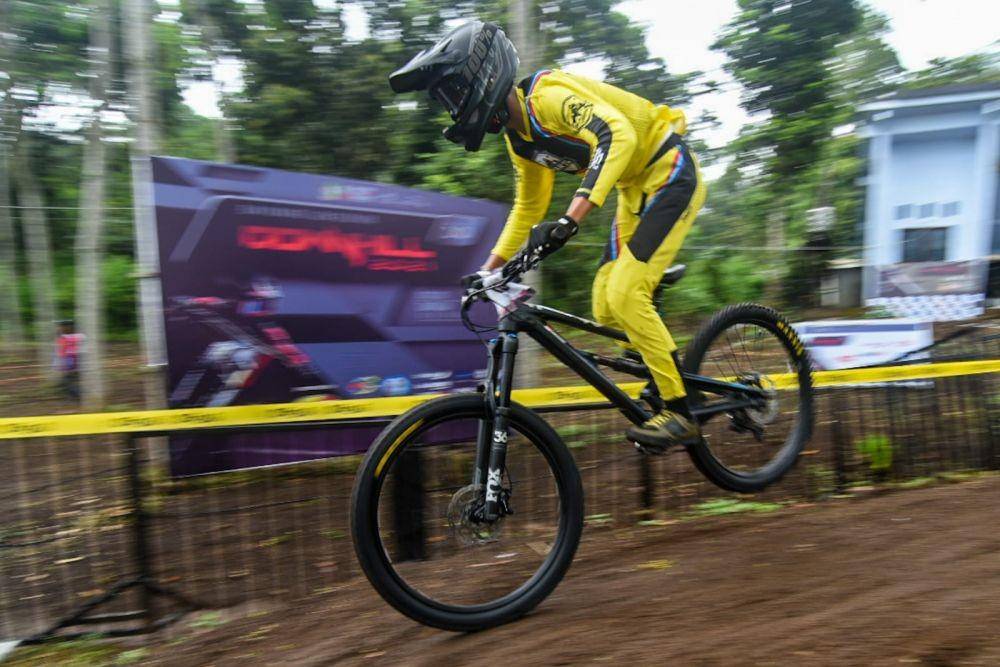 Gantasan Bike Park berada di kaki Gunung Ijen merupakan sirkuit balap sepeda yang dikenal penuh rintangan. (Dok. Humas Pemkab Banyuwangi)