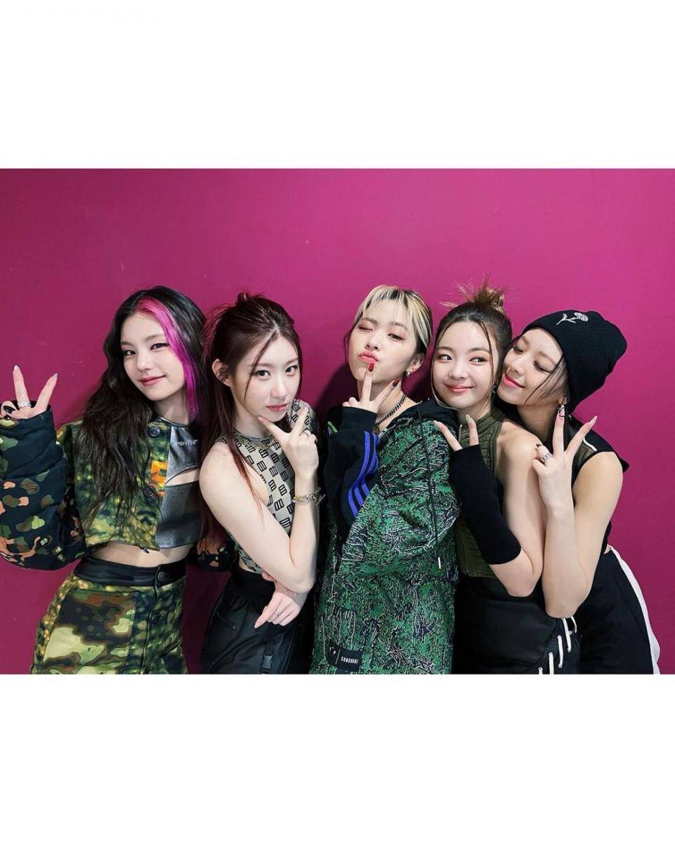 ITZY (instagram.com/itzy.all.in.us)