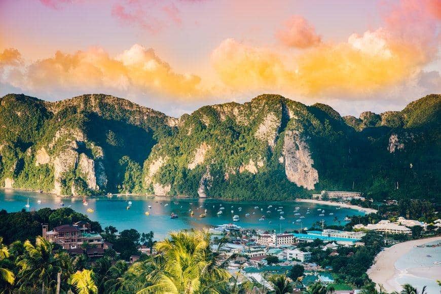 Phi Phi Island (unsplash.com/Evan Krause)