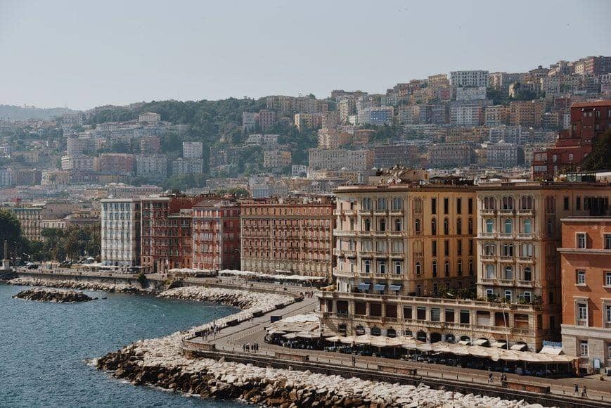Naples, Italia (unsplash.com/Aliya Izumi)