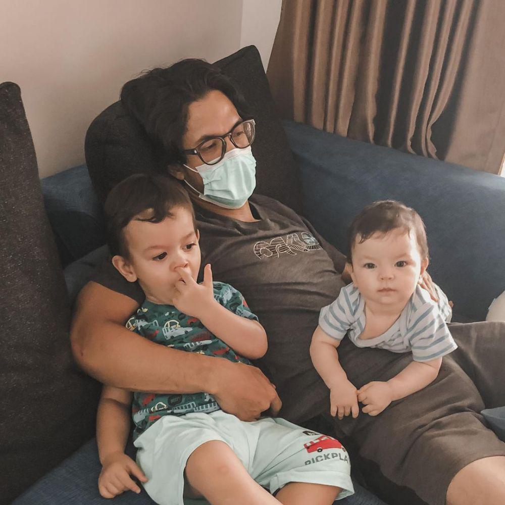 Edward Akbar dan buah hati (instagram.com/edward_akbar)