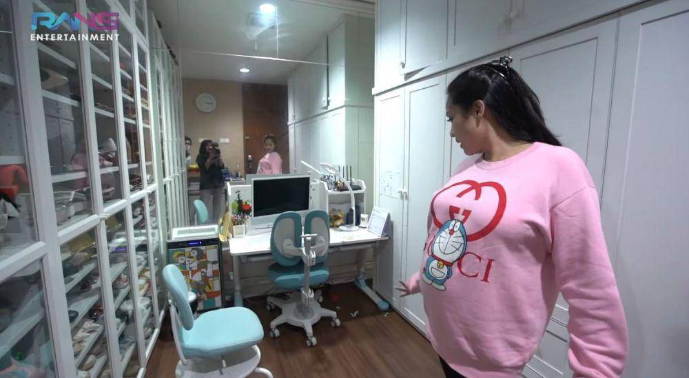 potret terbaru kamar Nagita (YouTube.com/Rans Entertainment)