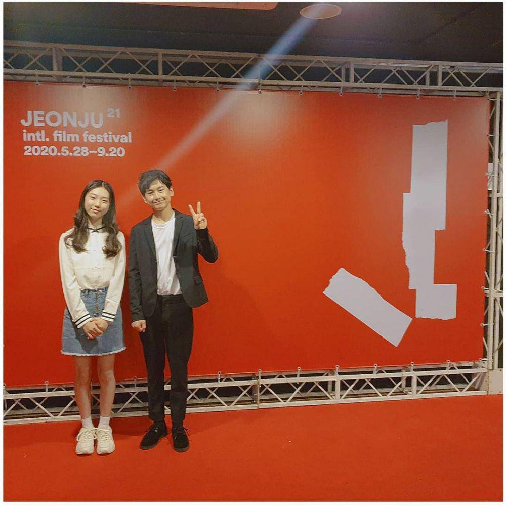 Choi Ro Woon menghadiri Jeonju International Film Festival 2020 bersama Cho Seo Yun mewakili film Please Don't Save Me. (instagram.com/rnu_lucky._.0216)
