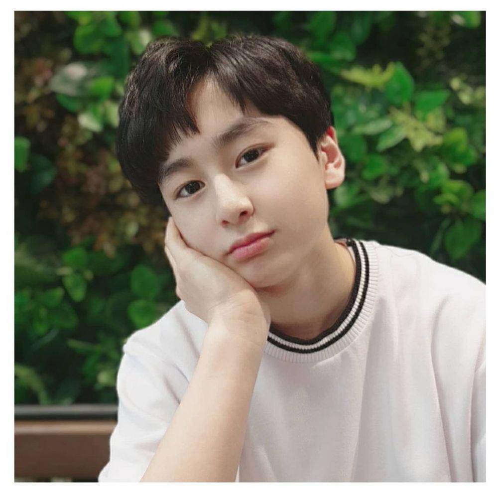 Choi Ro Woon (instagram.com/rnu_lucky._.0216)