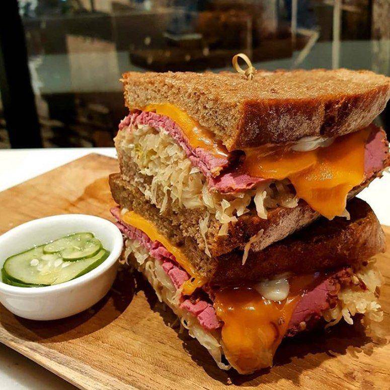manhattan reuben (instagram.com/kempideli)