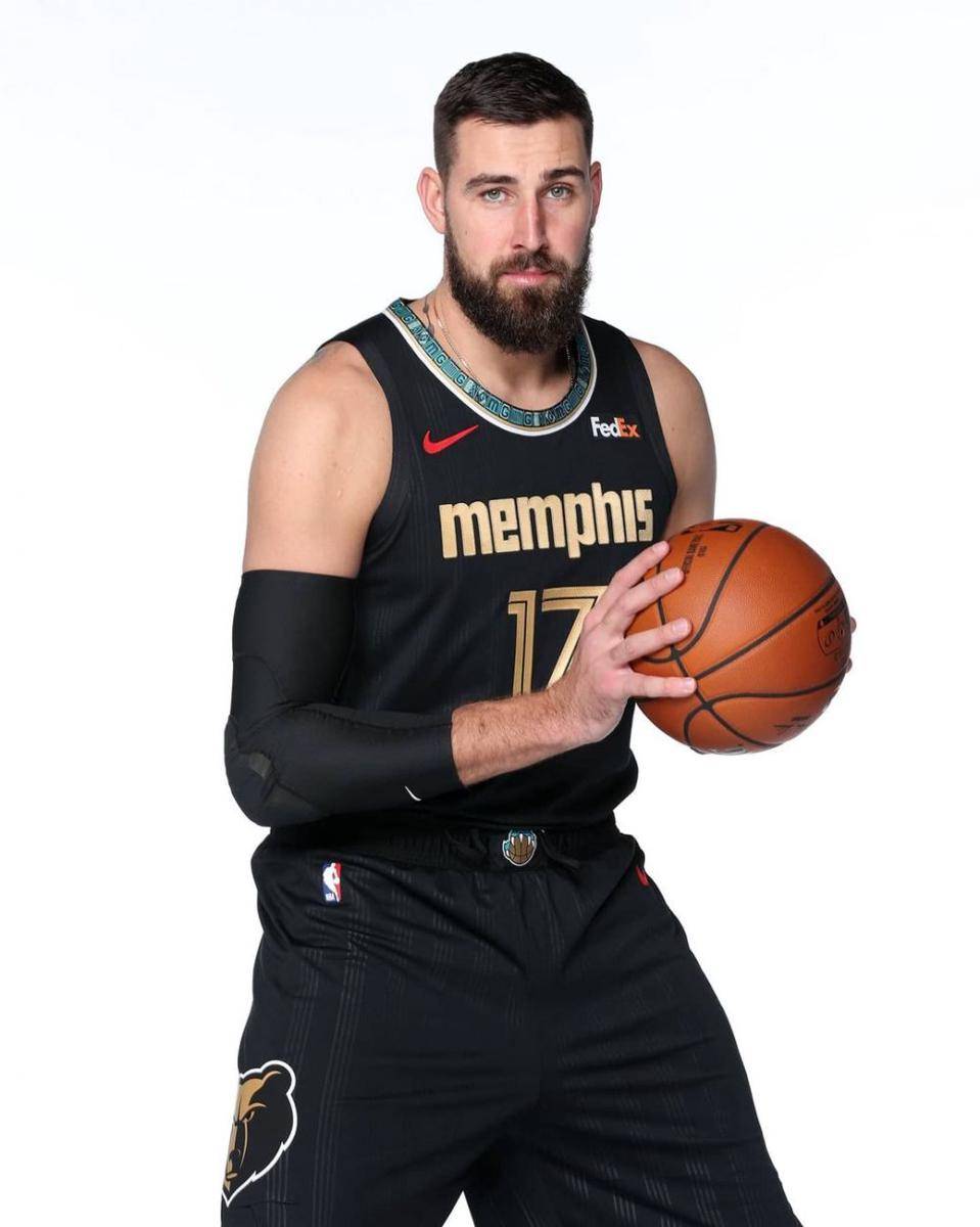 Jonas Valanciunas (instagram.com/jvalanciunas)