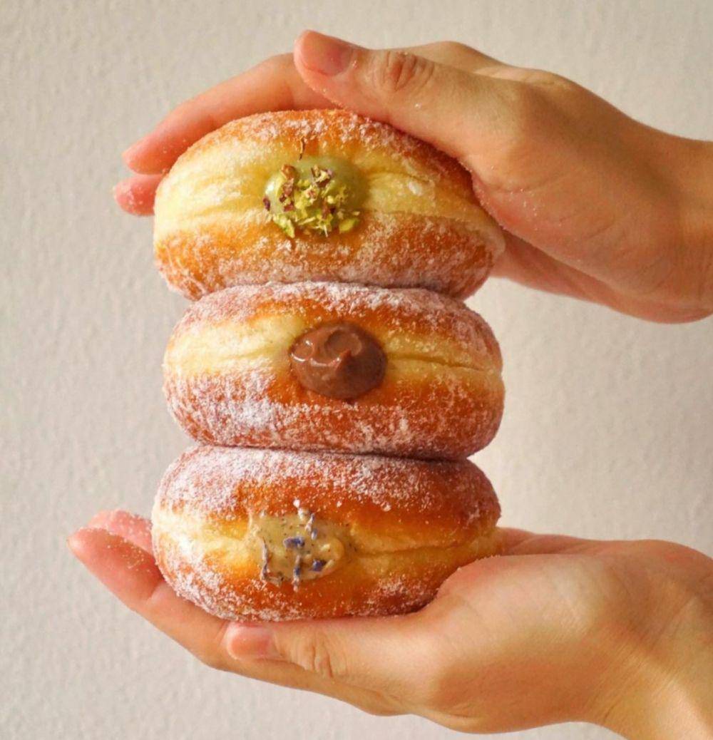 ilustrasi bomboloni (instagram.com/love.by.claire)
