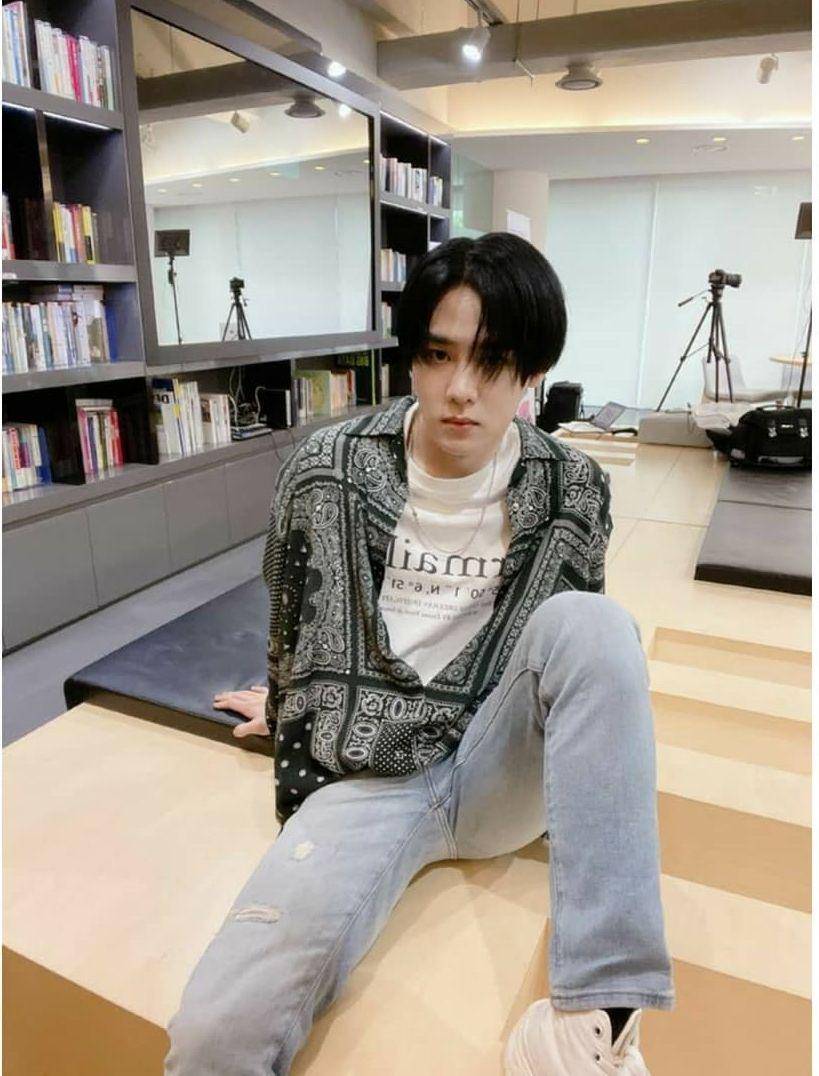 Outfit kasual Kun NCT (instagram.com/nctunited00)