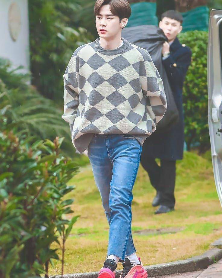 Outfit kasual Kun NCT (instagram.com/nctunited00)