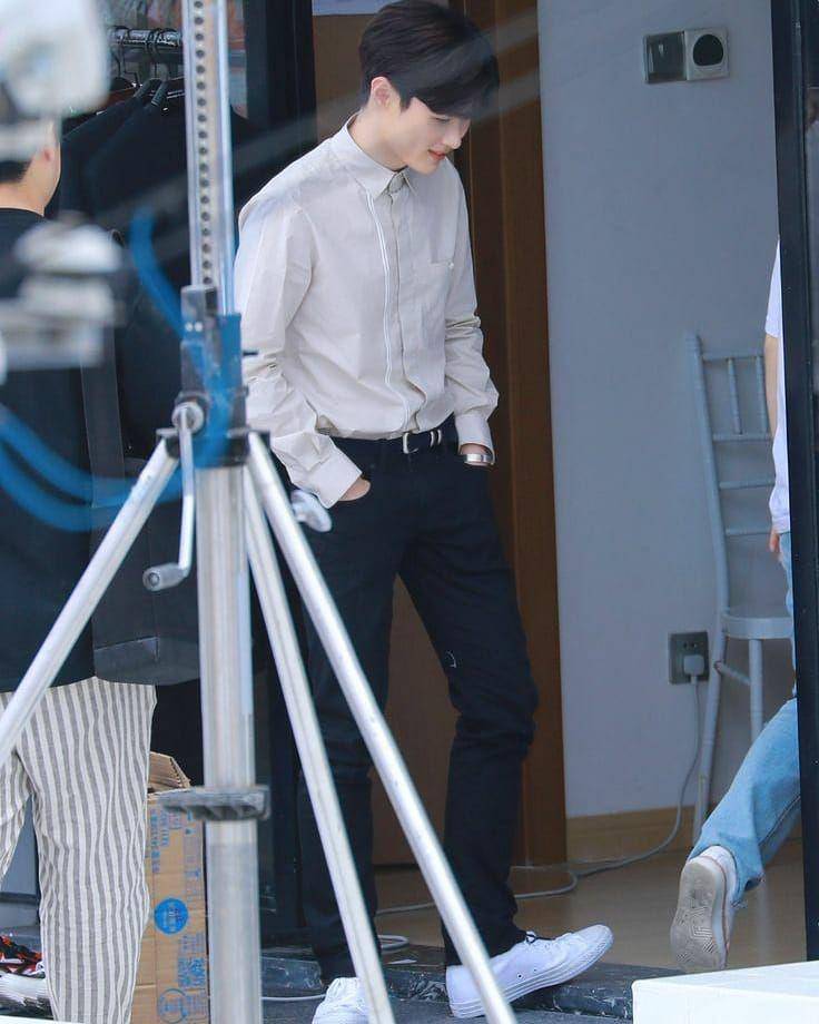 Outfit kasual Kun NCT (instagram.com/nctunited00)