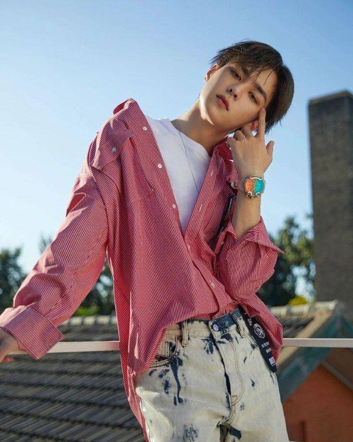 Outfit kasual Kun NCT (instagram.com/nctunited00)