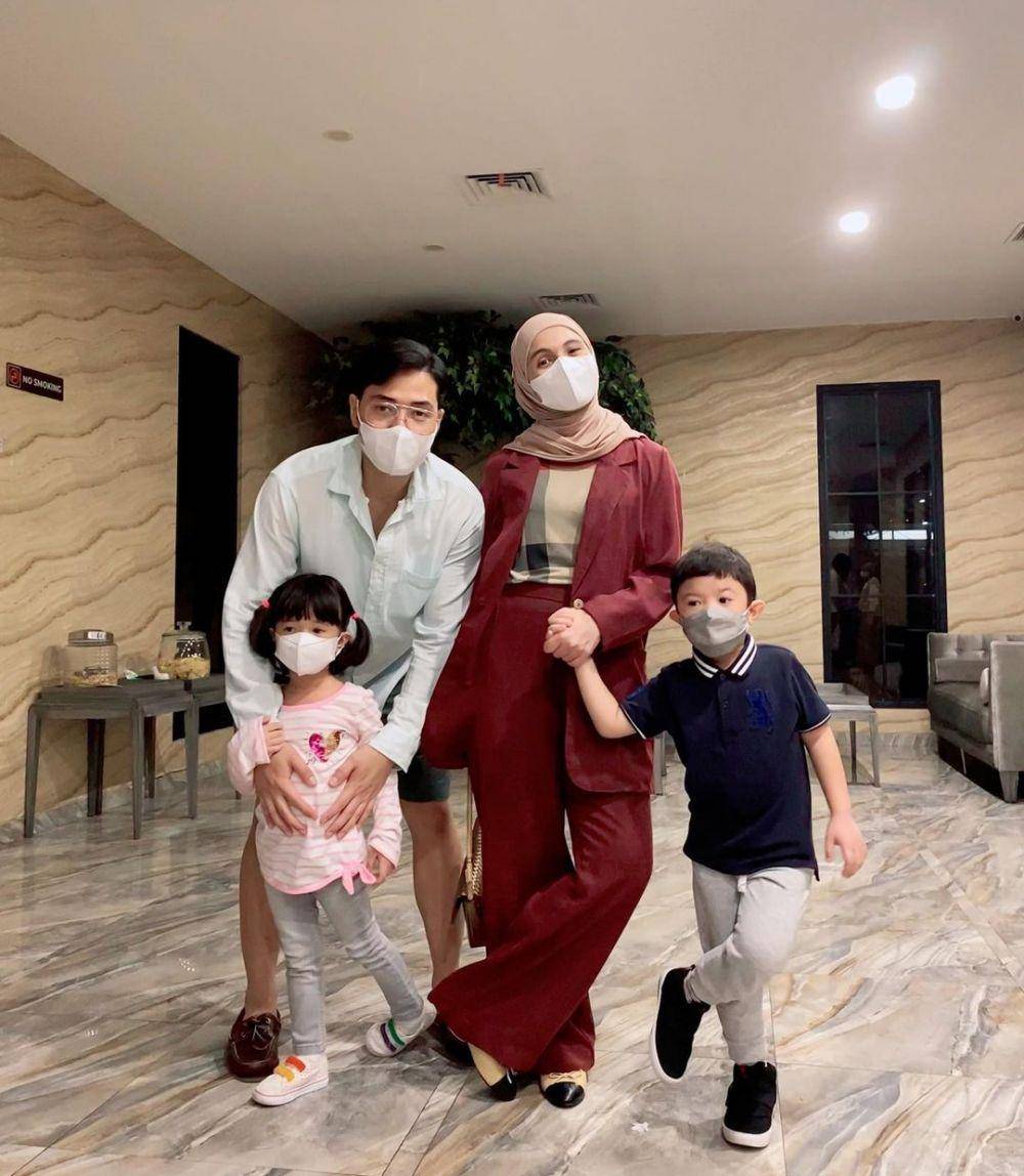 potret keluarga Nycta Gina dan Rizky Kinos (instagram.com/missnyctagina)