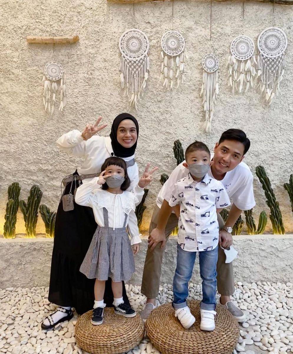 potret keluarga Nycta Gina dan Rizky Kinos (instagram.com/missnyctagina)