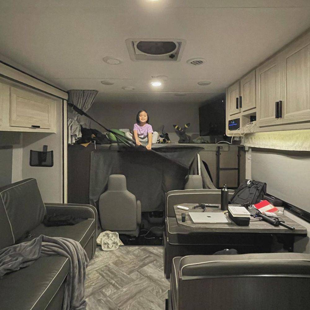 Potret campervan trip ala keluarga Ditto Percussion di AS. (instagram,com/dittopercussion)