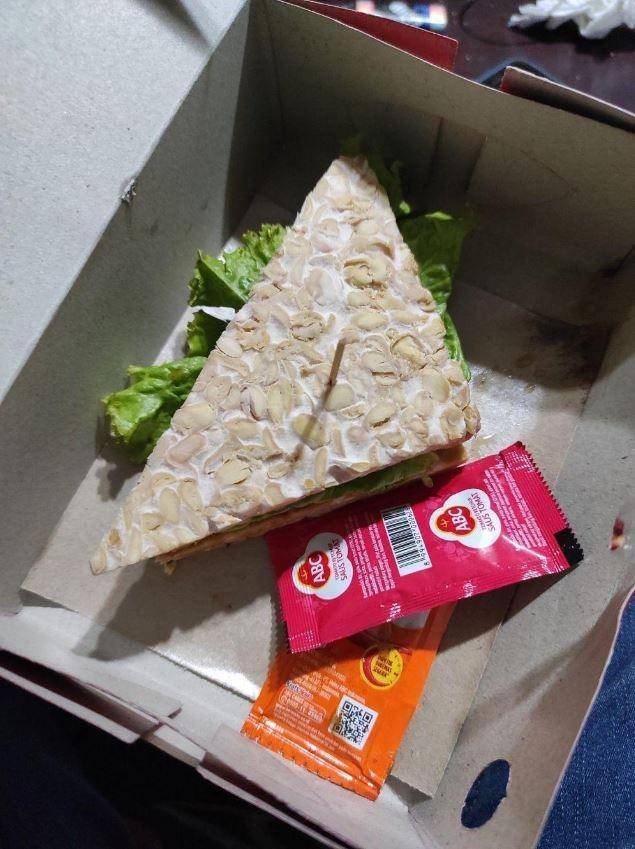 momen tak terduga makanan bungkus (twitter.com/txtdrkuliner)