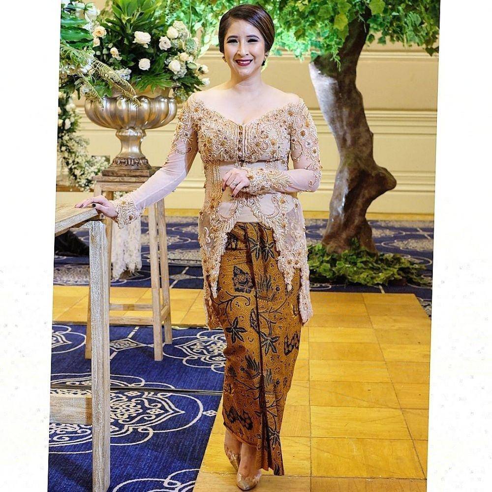 Kebaya Novita Angie (instagram.com/novitaangie)
