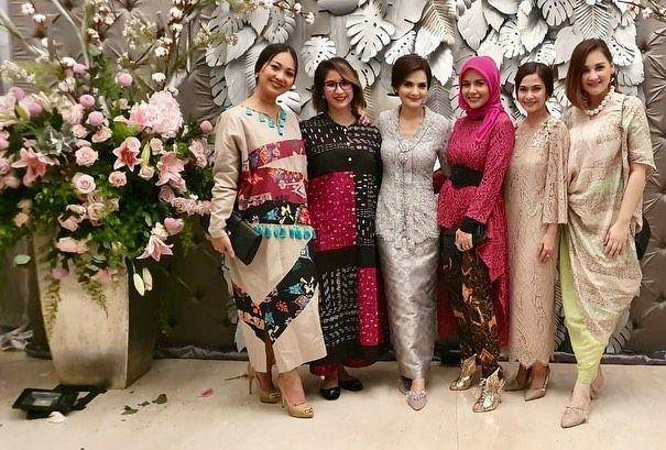 Kebaya Meisya Siregar (instagram.com/monaratuliu)
