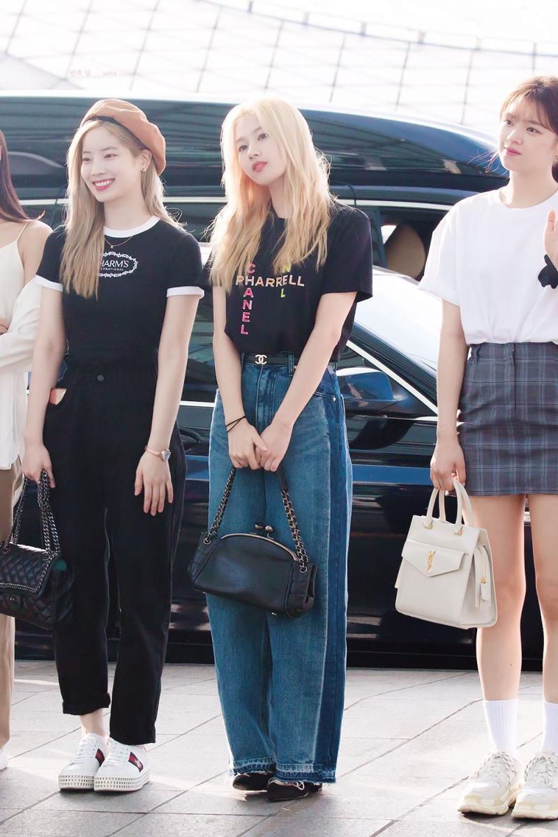 Celana jeans Sana Twice (twitter.com/halfmoon_sana)