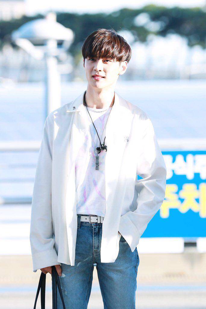 Outfit kasual Kun NCT (twitter.com/kun19960101_)
