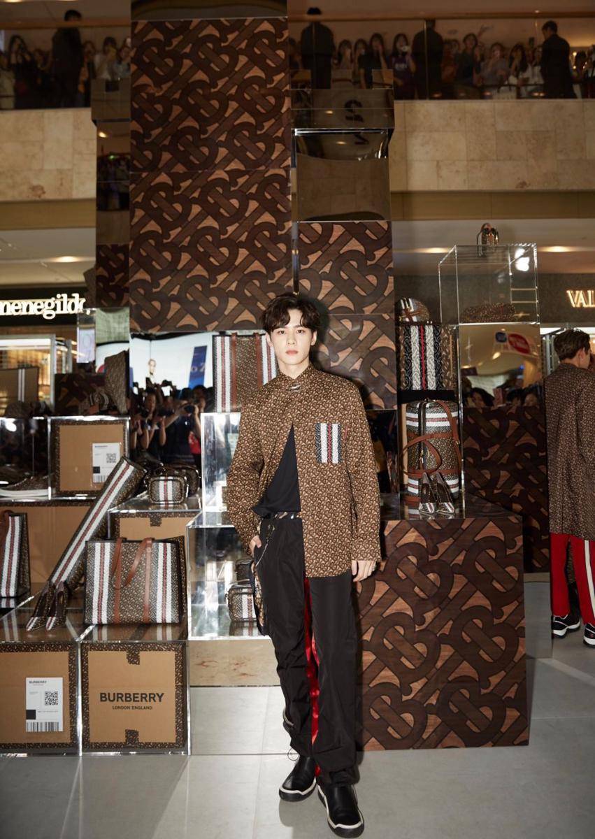 Outfit kasual Kun NCT (twitter.com/WayV_official)