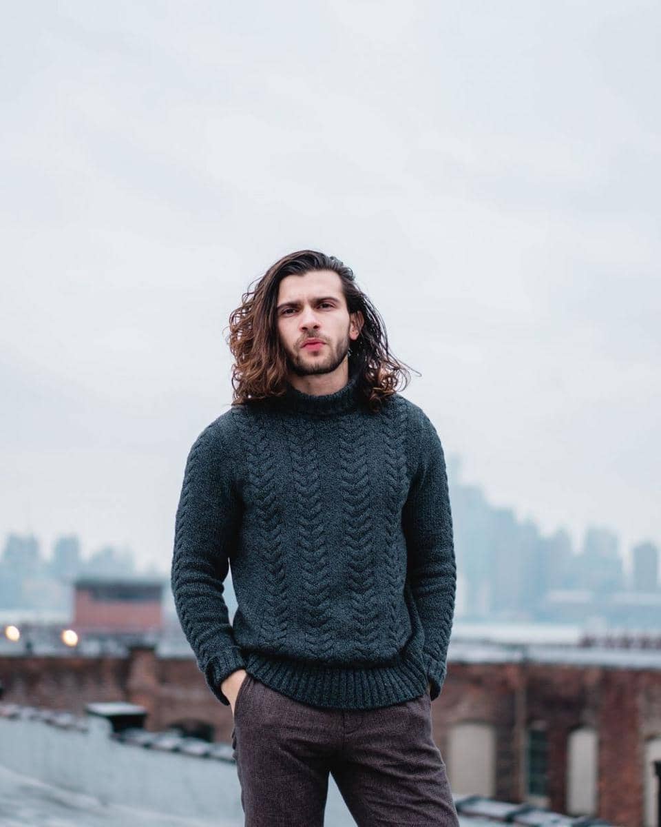 Inspirasi outfit di musim hujan (unsplash.com/David Suarez)