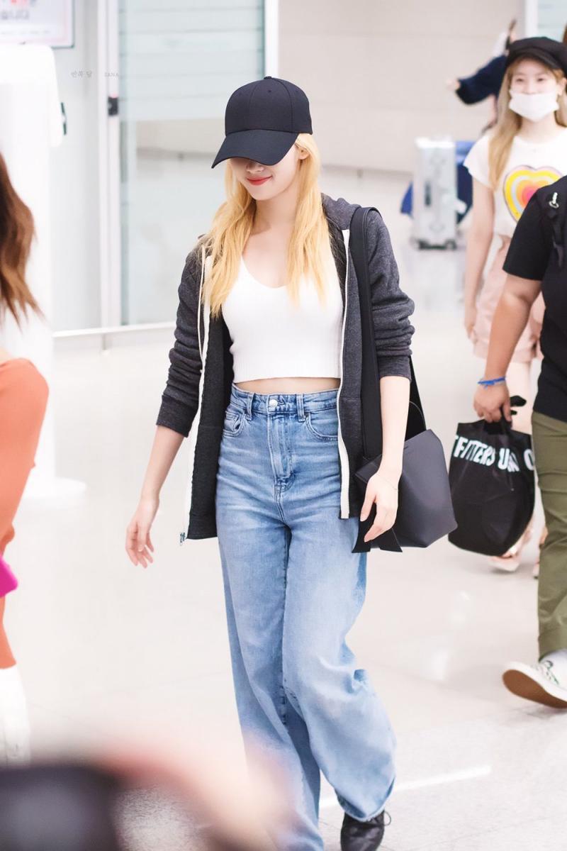 Celana jeans Sana Twice (twitter.com/halfmoon_sana)