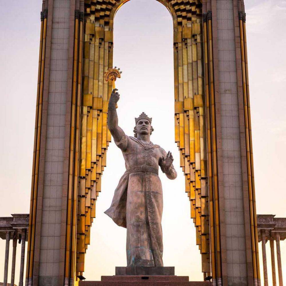 Ismoil Somoni Statue (instagram.com/khalidsiddeeq)