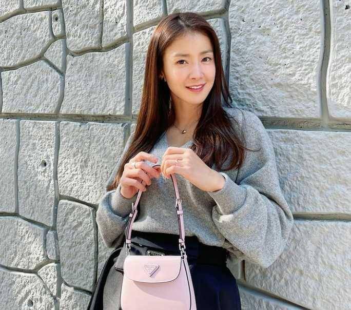 Lee Si Young (instagram.com/leesiyoung38)
