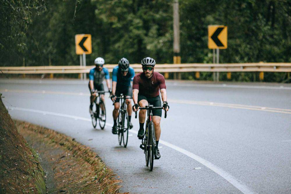 ilustrasi bersepeda (unsplash.com/Munbaik Cycling Clothing)
