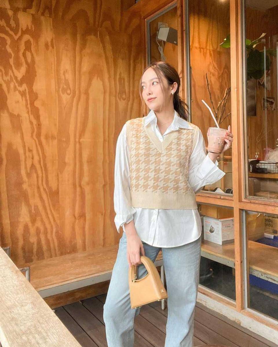 Outer ala Preaw Tussaneeya (instagram.com/preawwnp)