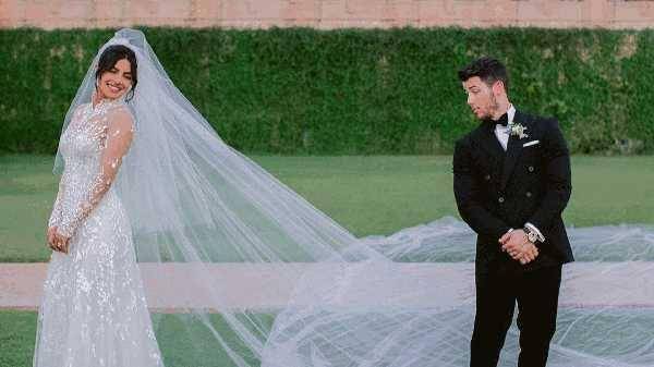 potret Priyanka Chopra wedding's veil (www.vogue.in)