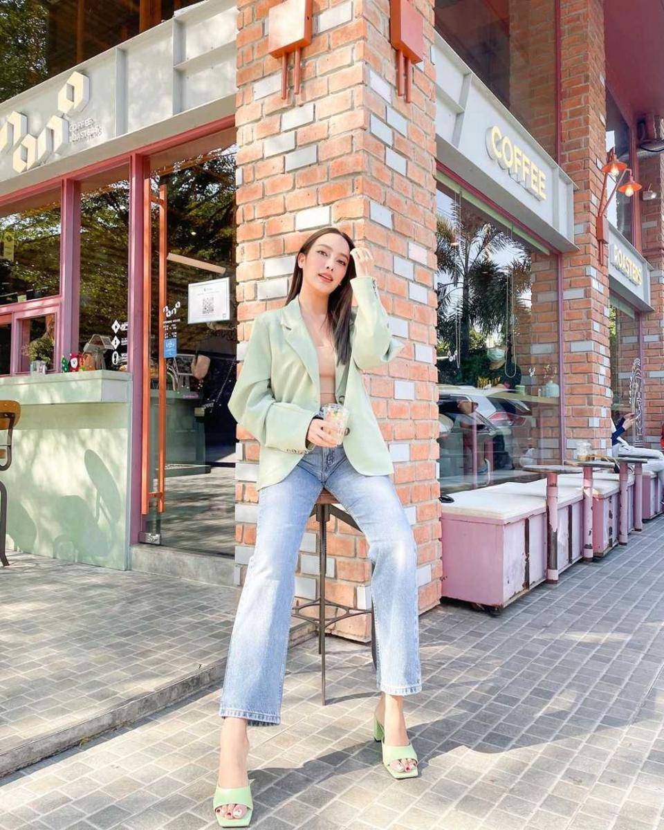 Outer ala Preaw Tussaneeya (instagram.com/preawwnp)