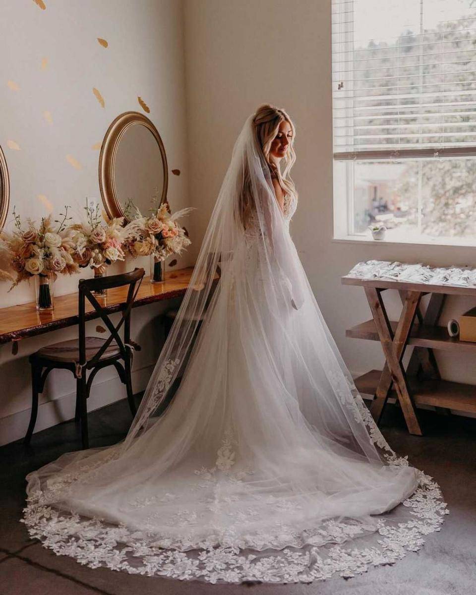 ilustrasi wedding veil (instagram.com/erikasandovalevents)