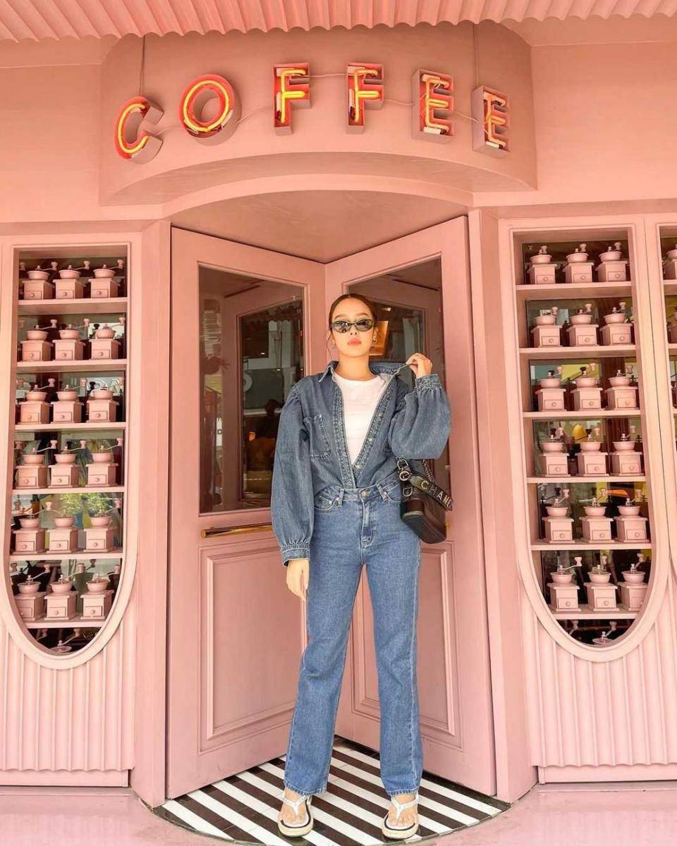 Outer ala Preaw Tussaneeya (instagram.com/preawwnp)