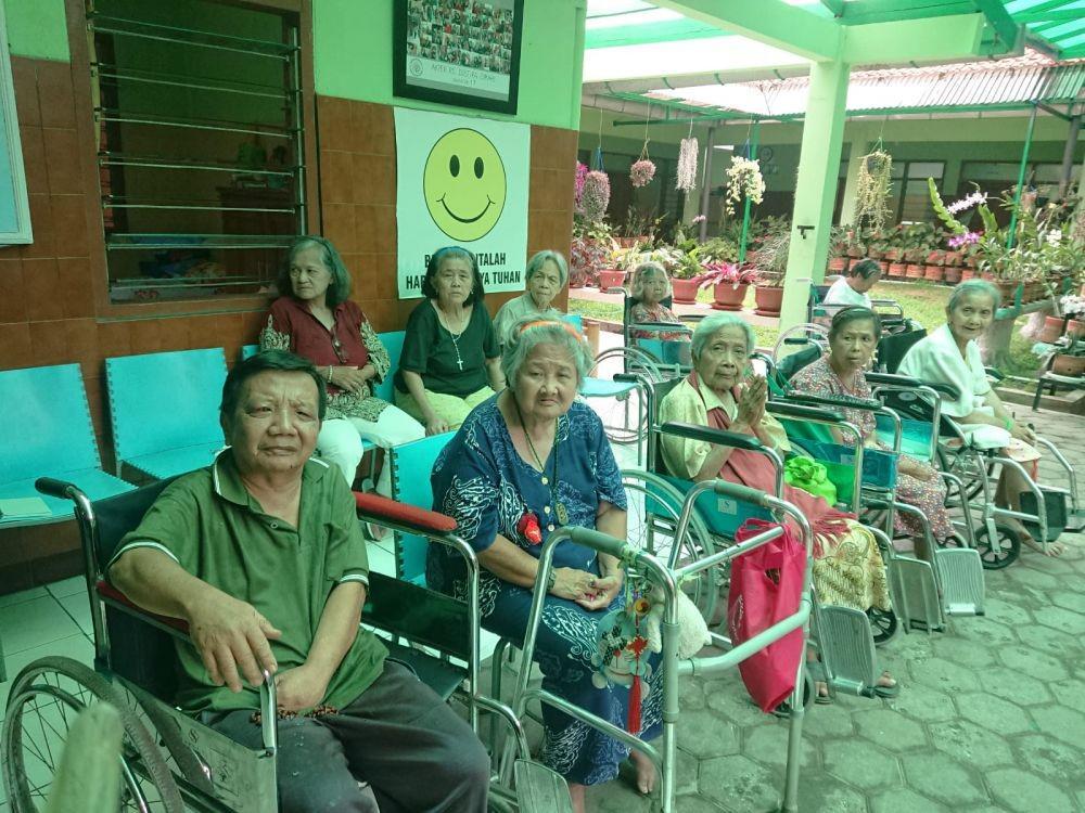 Tak Hanya Urusan Bisnis, Zoleka Berbagi Kebahagiaan Bersama Lansia