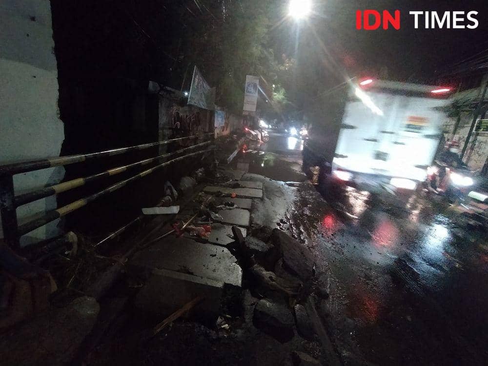 Banjir Besar di Kota Cimahi, Delman dan Pemotor Terseret Arus Air