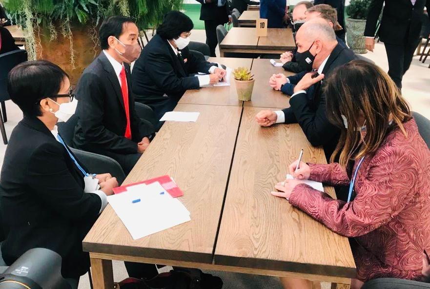 Jokowi Curhat ke PM Slovenia soal Diskriminasi Uni Eropa pada Sawit RI