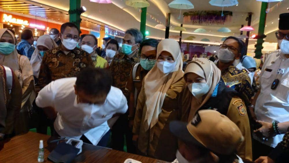Menkes Minta Sulsel Prioritaskan Vaksinasi untuk Lansia